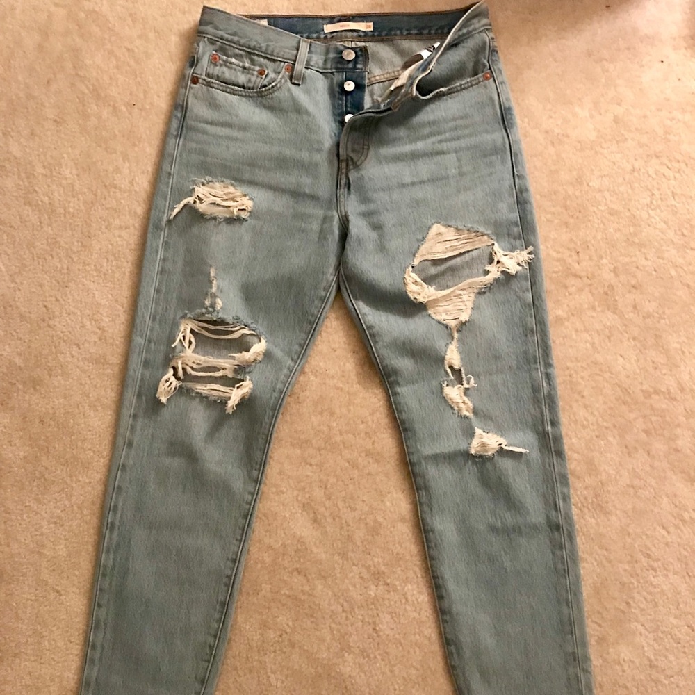 Levi’s Wedgie Fit. Size 28